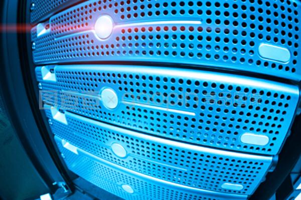 網(wǎng)絡(luò)服務(wù)器與云計(jì)算 現(xiàn)代信息技術(shù)服務(wù)的核心裝備與未來(lái)